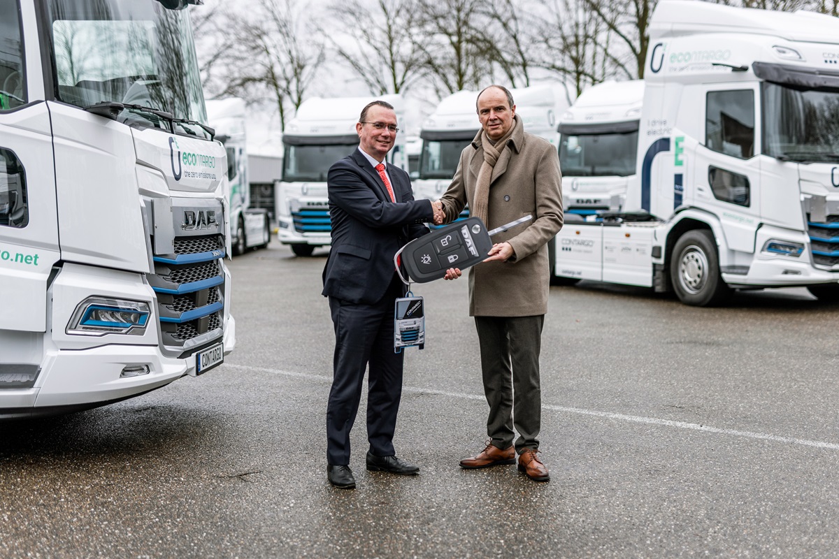 Contargo-puts-33-DAF-XD-Electric-trucks-into-operation-01
